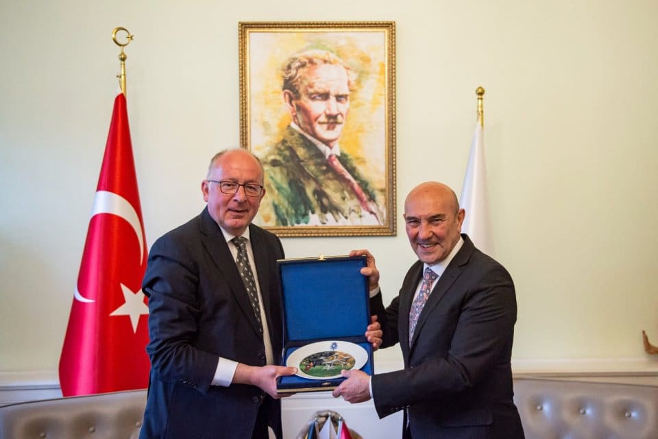 Bel&ccedil;ika'nın Ankara B&uuml;y&uuml;kel&ccedil;isi Paul Huynen, İzmir B&uuml;y&uuml;kşehir Belediye Başkanı Tun&ccedil;