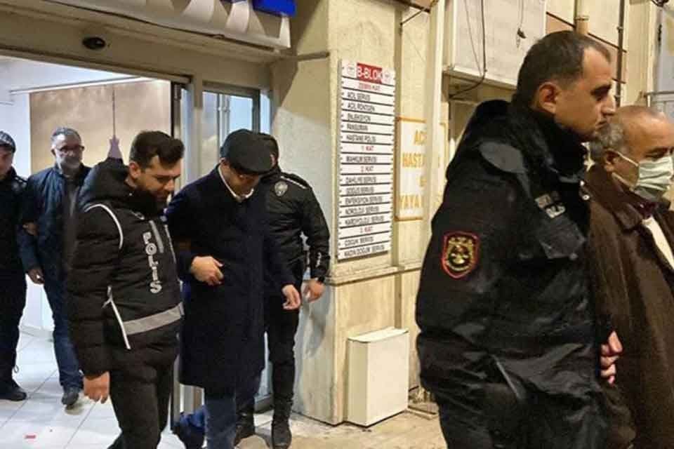 Beşiktaş Belediyesi'nin eski y&ouml;netimine "r&uuml;şvet" operasyonu kapsamında g&ouml;zaltına alınan ve