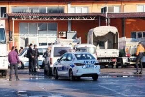 Antalya'da Muratpaşa Belediyesi'ndeki işine son verilen bir temizlik g&ouml;revlisi, Temizlik