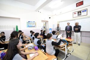 Bornova Belediye Başkanı Dr. Mustafa İduğ, kendisinin de mezunu olduğu