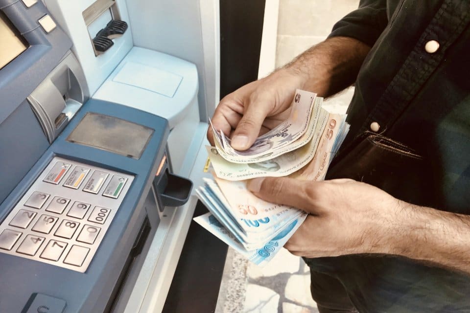 Kamudaki s&ouml;zleşmeli personele kadro m&uuml;jdesi geldi ve şimdi g&ouml;zler yapılacak