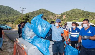 Belediye ve gönüllüler el ele verdi… Ormanlık bölgelerden torbalarca atık toplandı