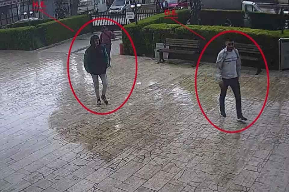 İzmir'in Menemen il&ccedil;esinde belediye binasına bı&ccedil;akla girmek isteyince polis tarafından