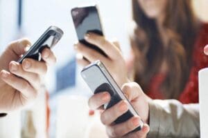 Twitter, Facebook, Tiktok… Cep telefonu, akıllı saat, tablet… Her ge&ccedil;en