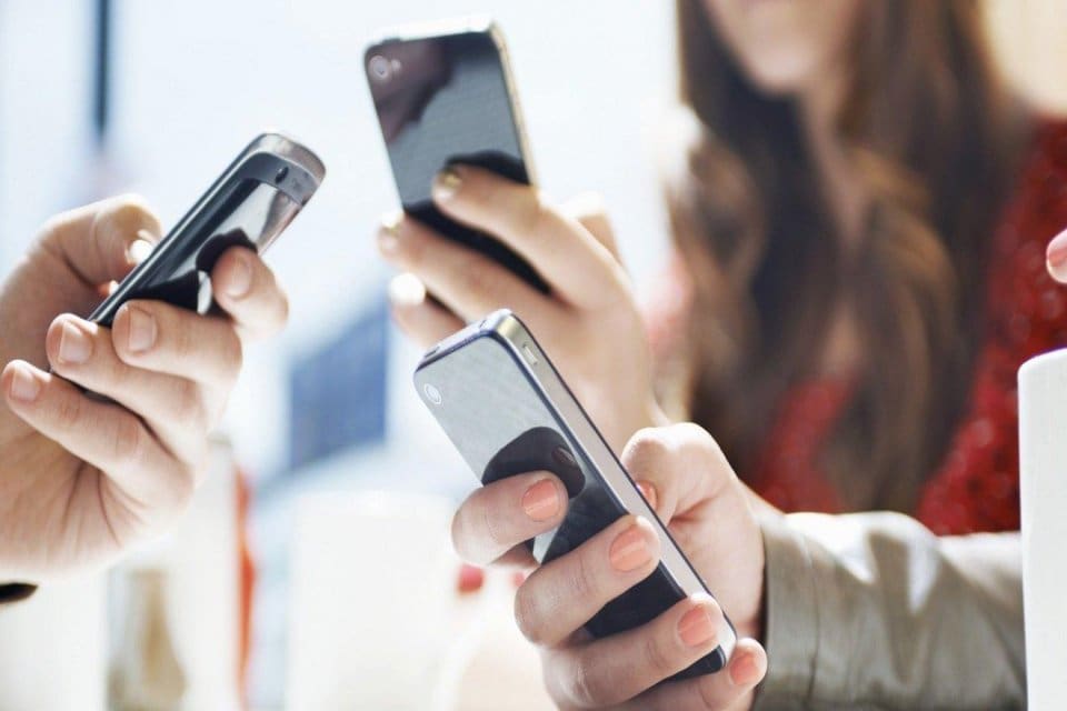 Twitter, Facebook, Tiktok… Cep telefonu, akıllı saat, tablet… Her ge&ccedil;en