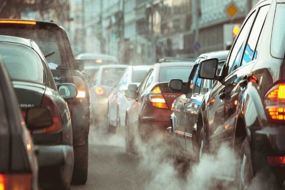 Brent petrol&uuml;n adım adım zamlanmasıyla beraber benzine ve mazota da
