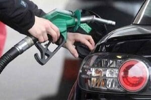 Petrol fiyatlarındaki d&uuml;ş&uuml;ş&uuml;n etkisiyle bu gece benzin ve motorine indirim
