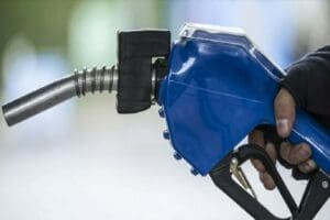 Benzin ve motorine gelecek olan 30'ar kuruş olarak gelmesi beklenen