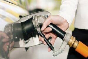 Benzine 39, motorine 32 kuruşluk zammın ardından bu gece de