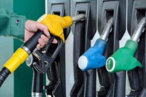 Petrol ve d&ouml;viz kurundaki dalgalanma nedeniyle akaryakıt fiyatları da s&uuml;rekli