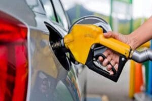 30 Nisan Cumartesi g&uuml;n&uuml;nden ge&ccedil;erli olmak &uuml;zere benzinin litre fiyatına