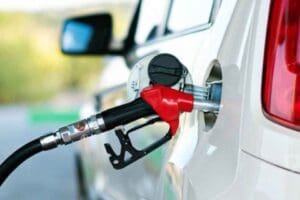 K&uuml;resel piyasada d&uuml;ş&uuml;şe ge&ccedil;en brent petrol, T&uuml;rkiye'deki pompa fiyatlarına etki