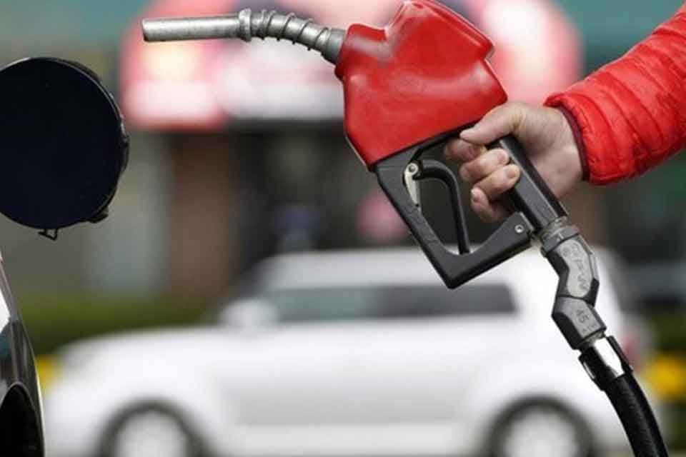 Bu gece yarısından itibaren ge&ccedil;erli olmak &uuml;zere benzine 63 kuruş