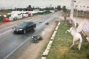 İzmir'in Tire il&ccedil;esinde, otomobilin &ccedil;arptığı motosikletin s&uuml;r&uuml;c&uuml;s&uuml; Halil Akyol (65),