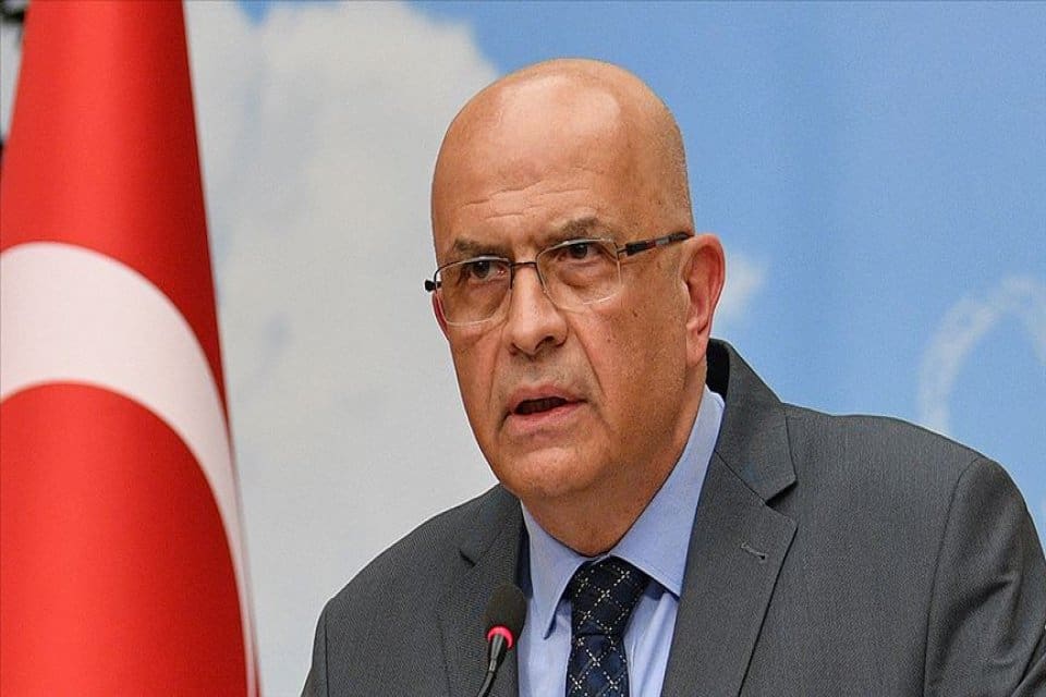 Esra El&ouml;n&uuml;&rsquo;n&uuml;n programında Enis Berberoğlu ile Kemal Kılı&ccedil;daroğlu&rsquo;nu hedef alan