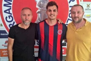TFF 3'&uuml;nc&uuml; Lig 1'inci Grup ekiplerinden Bergama Belediyespor &ccedil;ifte transfere