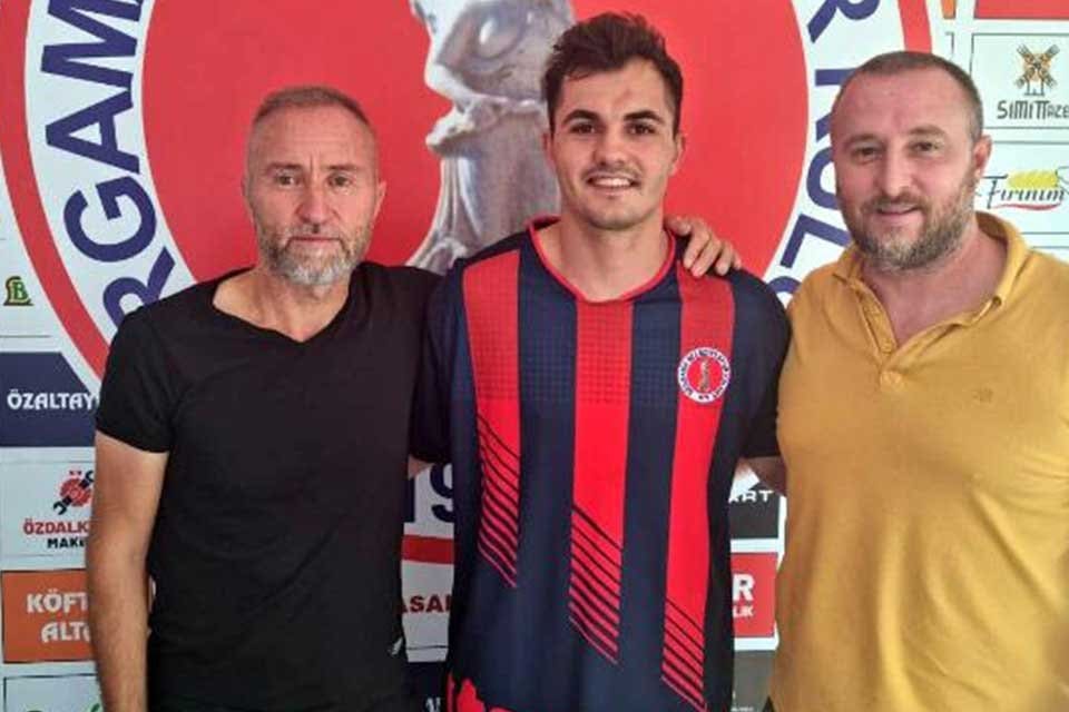 TFF 3'&uuml;nc&uuml; Lig 1'inci Grup ekiplerinden Bergama Belediyespor &ccedil;ifte transfere