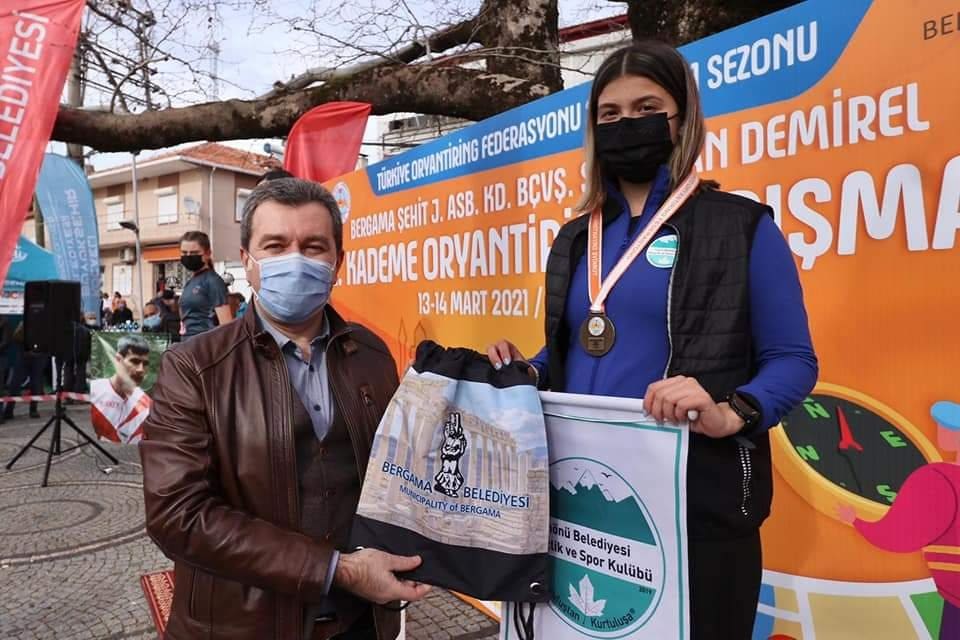 Oryantiring yarışları Bergama Kozak Yaylası'nın eşsiz doğasında yapıldı. Bergama Belediyesi