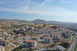 Bergama'nın en g&ouml;zde yerinde inşa edilen ve b&uuml;y&uuml;k bir b&ouml;l&uuml;m&uuml;