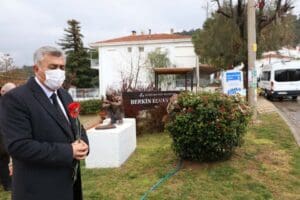 Gezi Parkı eylemleri sırasında ekmek almaya giderken başına isabet eden