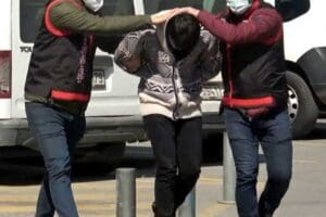 İzmir'de dini nikahla birlikte yaşadığı 5 aylık hamile Sezen &Uuml;nl&uuml;'y&uuml;