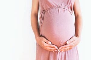 İzmir'de birlikte yaşadığı 5 aylık hamile Sezen &Uuml;nl&uuml;'y&uuml; (17), 16