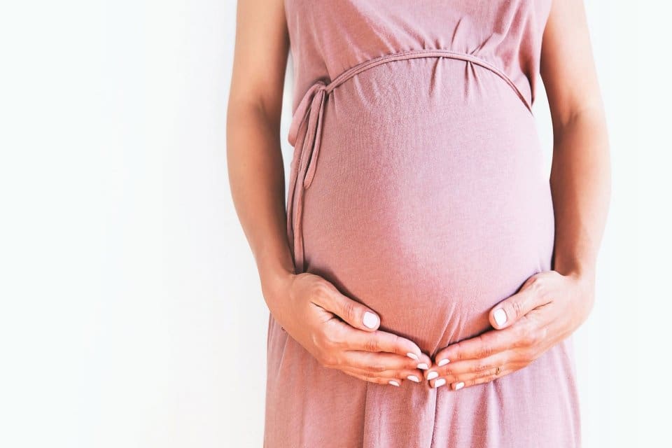 İzmir'de birlikte yaşadığı 5 aylık hamile Sezen &Uuml;nl&uuml;'y&uuml; (17), 16