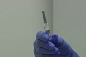 Covid-19 salgınıyla mücadelede tüm dünyanın denediği birçok aşı çalışması bulunuyor.