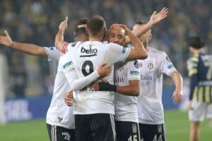 Beşiktaş, S&uuml;per Lig'in 27. haftasında 1-0 geriye d&uuml;şt&uuml;ğ&uuml; ma&ccedil;ta Fenerbah&ccedil;e'yi