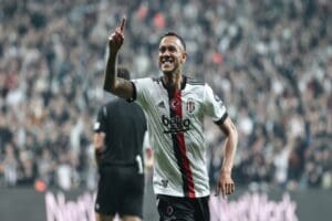 Beşiktaş, Josef de Souza'nın s&ouml;zleşmesinin feshedildiğini TFF'ye bildirdi. Beşiktaş Kul&uuml;b&uuml;,