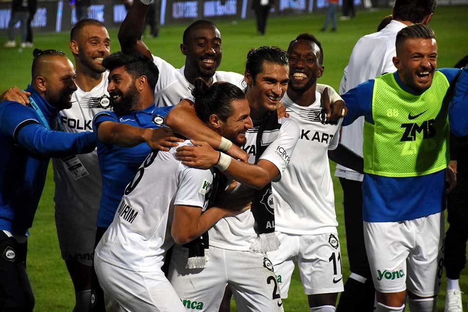 S&uuml;per Lig'de 7'nci hafta m&uuml;cadelesinde Altay, evinde 1-0 geriye d&uuml;şt&uuml;ğ&uuml;