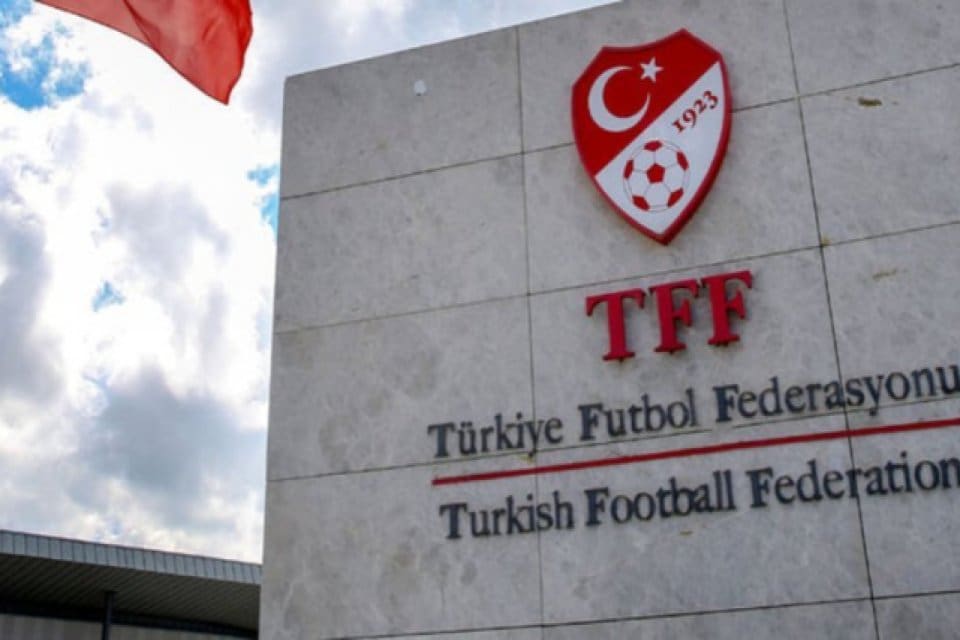 Beşiktaş, Trabzonspor&nbsp;ma&ccedil;ında kural hatası yapıldığı gerek&ccedil;esiyle ma&ccedil;ın&nbsp;tekrarı i&ccedil;in TFF&rsquo;ye resmi