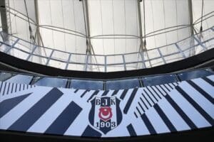 Beşiktaş Kul&uuml;b&uuml;n&uuml;n olağan divan kurulu toplantısında, kul&uuml;b&uuml;n&uuml;n borcunun 614 milyon