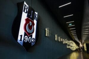 Beşiktaş'ta Ghezzal ve Welinton, sakatlıkları nedeniyle Altay ma&ccedil;ında forma giyemeyecek.