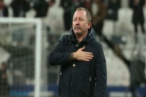 Beşiktaş'ta Teknik Direkt&ouml;r Sergen Yal&ccedil;ın ile yola devam edip etmeme