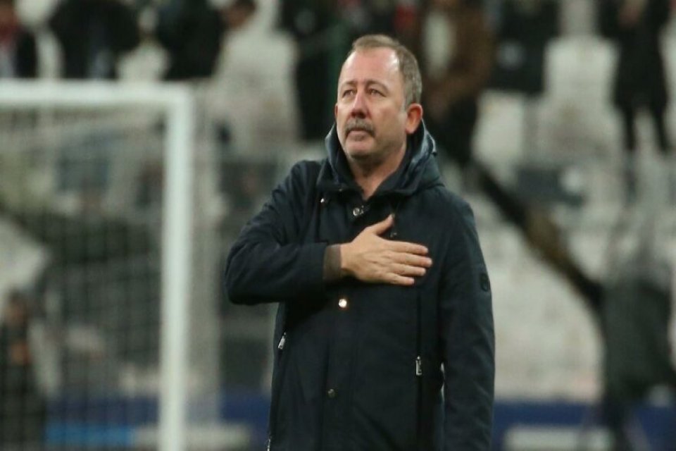 Beşiktaş'ta Teknik Direkt&ouml;r Sergen Yal&ccedil;ın ile yola devam edip etmeme