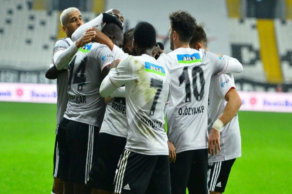 Medipol Başakşehir, Fenerbahçe ve Kasımpaşa üçlemesinden 9 puan çıkaran Beşiktaş'ı