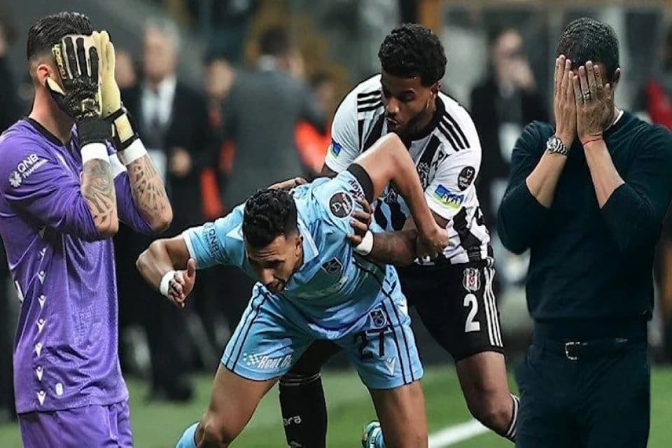 Beşiktaş-Trabzonspor ma&ccedil;ı bol goll&uuml; ge&ccedil;ti ancak kazanan &ccedil;ıkmadı. S&uuml;per Lig