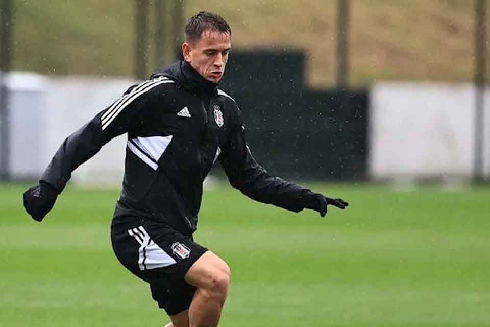 Beşiktaşlı futbolcu Amir Hadziahmetovic'in Sarıyer'de trafik kazası ge&ccedil;irdi. Trafik kazası