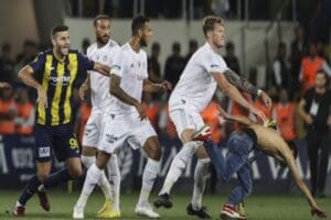 Beşiktaşlı futbolcu Josef de Souza, Ankarag&uuml;c&uuml; ma&ccedil;ında g&ouml;rd&uuml;ğ&uuml; kırmızı kart