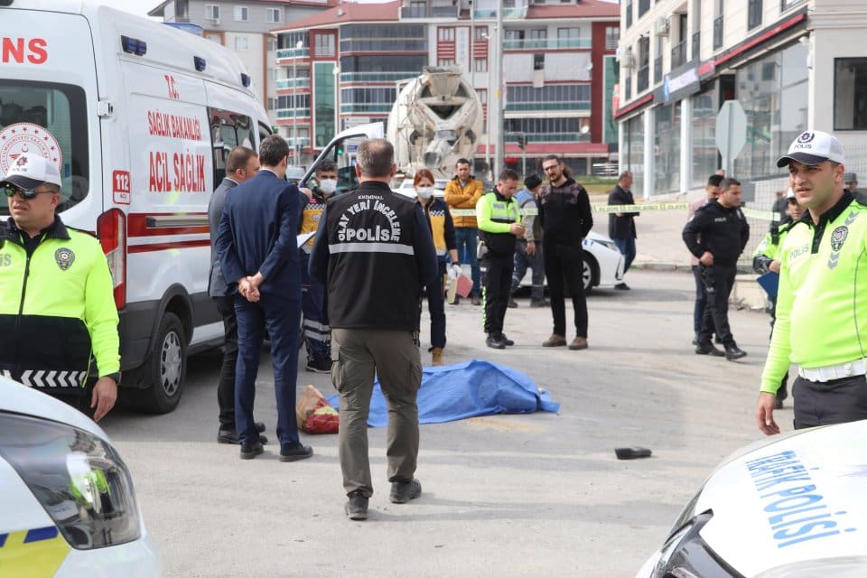Denizli'nin Merkezefendi il&ccedil;esinde,&nbsp;beton mikserinin &ccedil;aptığı Hacer T&uuml;rk (69), doğum g&uuml;n&uuml;nde