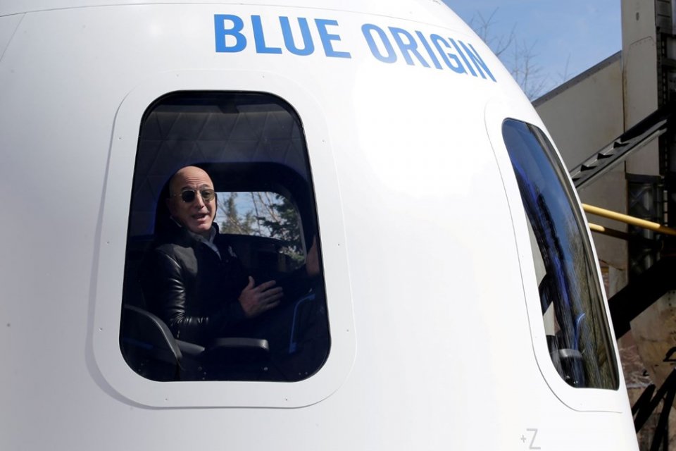 Amazon'un kurucusu Bezos'un uzay şirketi Blue Origin, uzay yolculuğunda bir