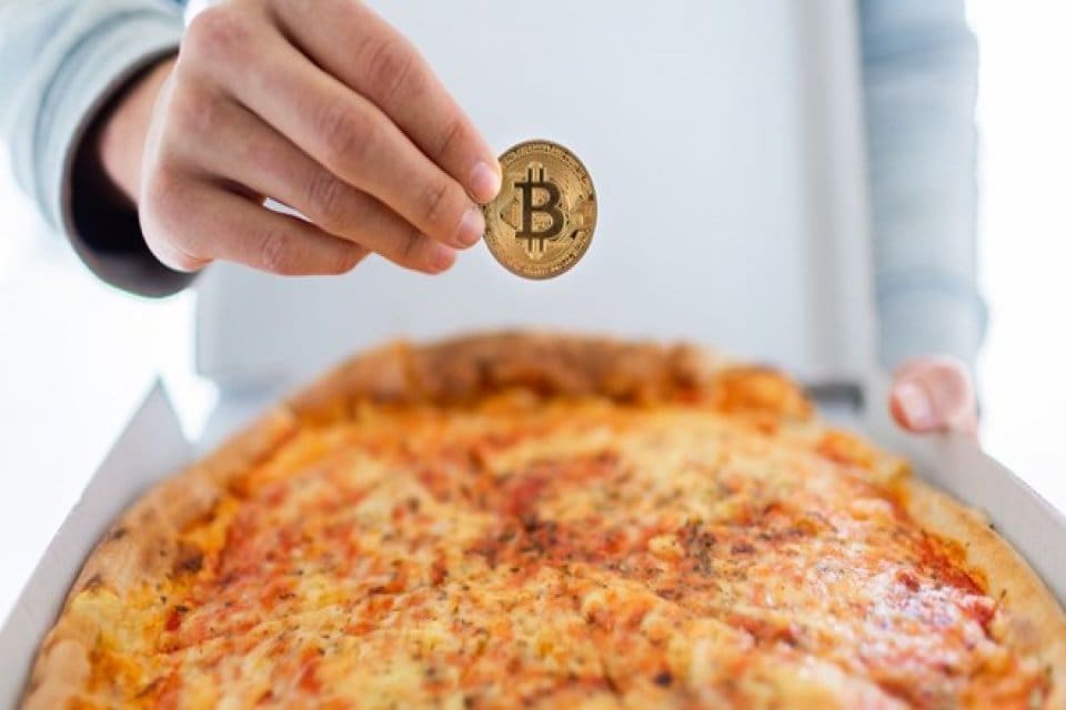 Tarihe &lsquo;Bitcoin ile ilk alışveriş&rsquo; olarak ge&ccedil;en ve kripto para
