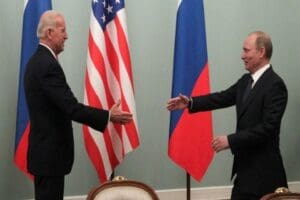 Rusya Dışişleri, ABD'ye Biden'ın Putin'e y&ouml;nelik 'savaş su&ccedil;lusu' s&ouml;zleri nedeniyle