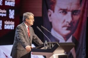 İkinci Y&uuml;zyılın İktisat Kongresi&rsquo;nde konuşan ESİAD Ekonomi G&ouml;zlem Grubu Başkanı