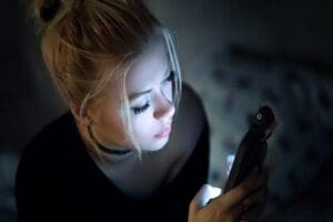 ABD'de yapılan bir araştırma akıllı telefon ekranlarına uzun s&uuml;re bakmanın