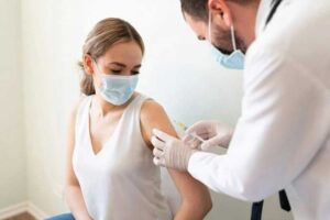 Yeni tip corona vir&uuml;se karşı geliştirilen aşılar, ağır hastalığı &ouml;nlemeye