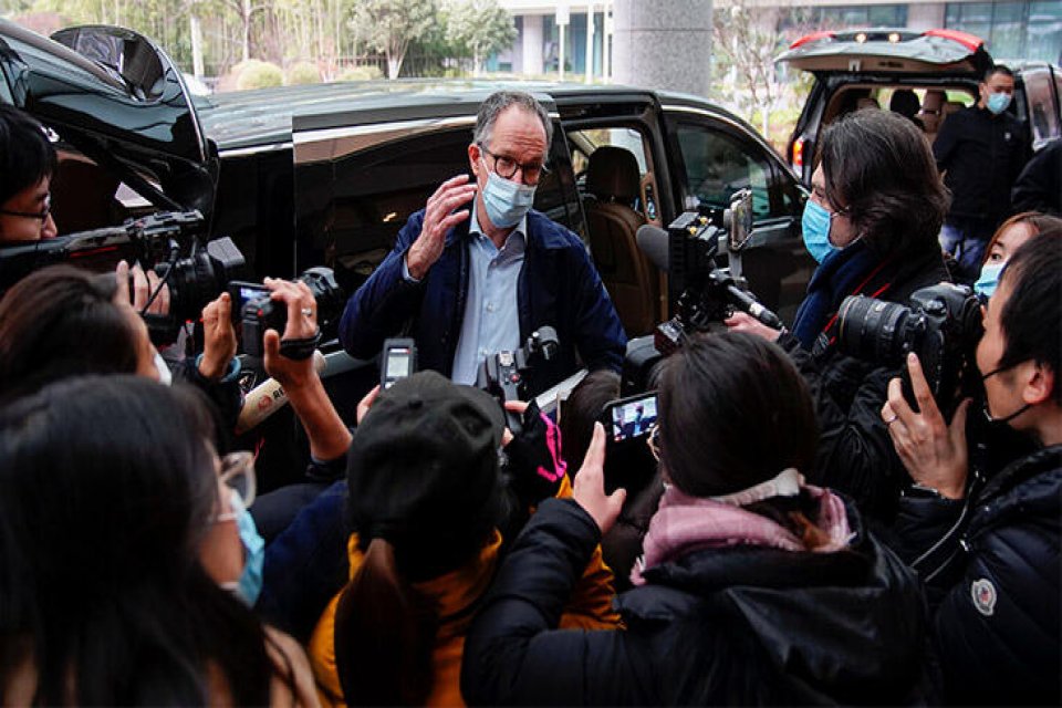 Farklı milletlerden bilim insanları, koronavir&uuml;s&uuml;n ilk kez g&ouml;r&uuml;ld&uuml;ğ&uuml;&nbsp;&Ccedil;in'in&nbsp;Wuhan&nbsp;kentine giden D&uuml;nya