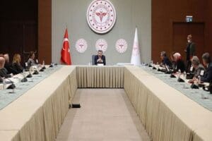 Sağlık Bakanı Fahrettin Koca, "Şu an aktif vakalarımızın yaklaşık y&uuml;zde