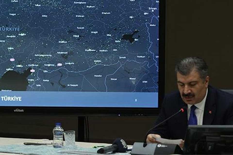 Omicron varyantının T&uuml;rkiye'de de g&ouml;r&uuml;lmesinin ardından g&uuml;nl&uuml;k vaka sayıları 30
